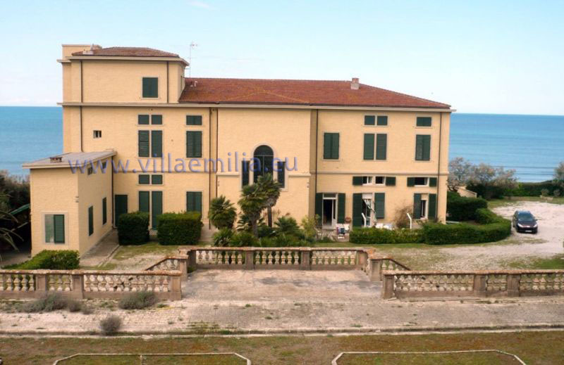 Villa from tower 01.jpg